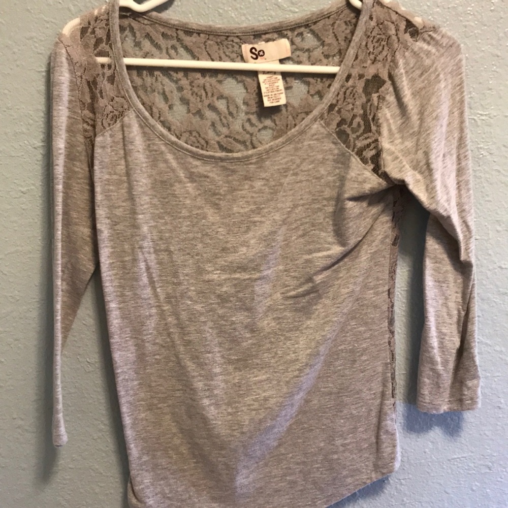Gray lace back 3/4 sleeve tee